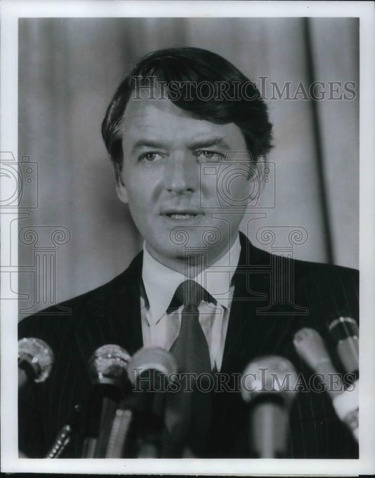 1973 Press Photo Hal Holbrook in "A Clear and Present Danger" - cvp24163 - Historic Images