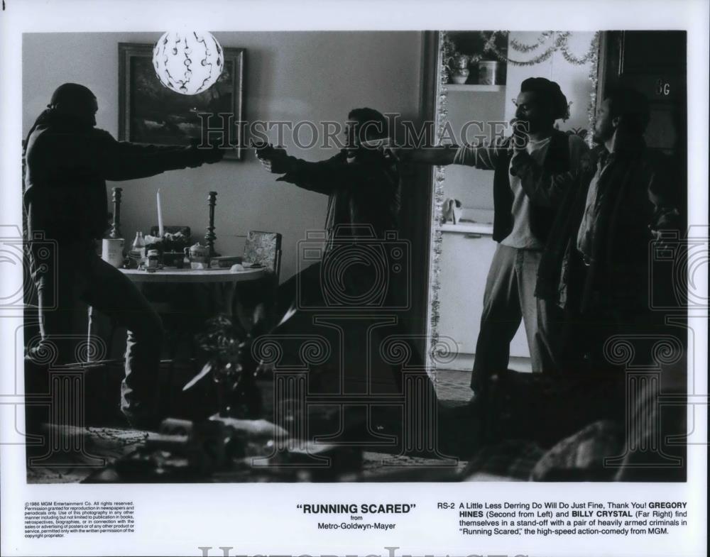 1986 Press Photo Gregory Hines and Billy Crystal in &quot;Running Scared&quot; - cvp22966 - Historic Images