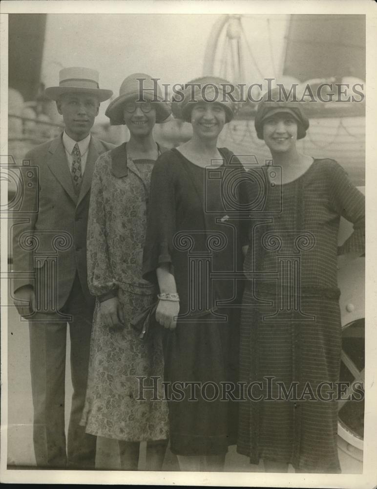 1926 Press Photo Charles W Peterson daughters got Masters Degree U. of Michigan - Historic Images