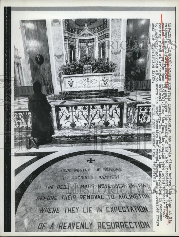 1965 Press Photo Inscription on Marble Floor of St. Matthews Cathedral - Historic Images