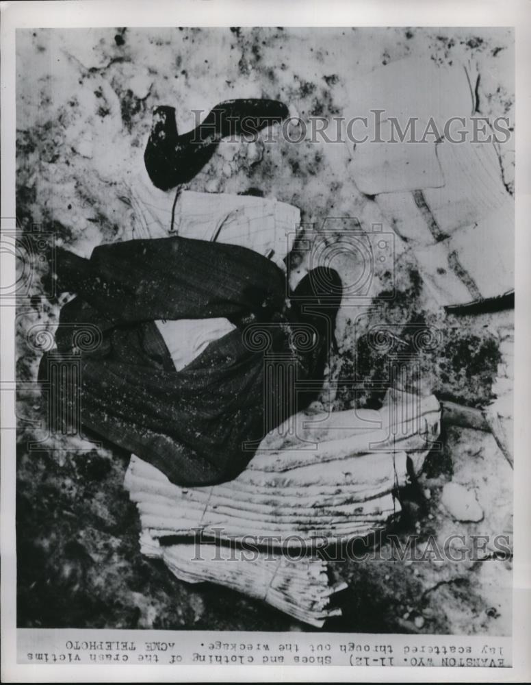 1951 Press Photo The scattered belongings of the victims - Historic Images