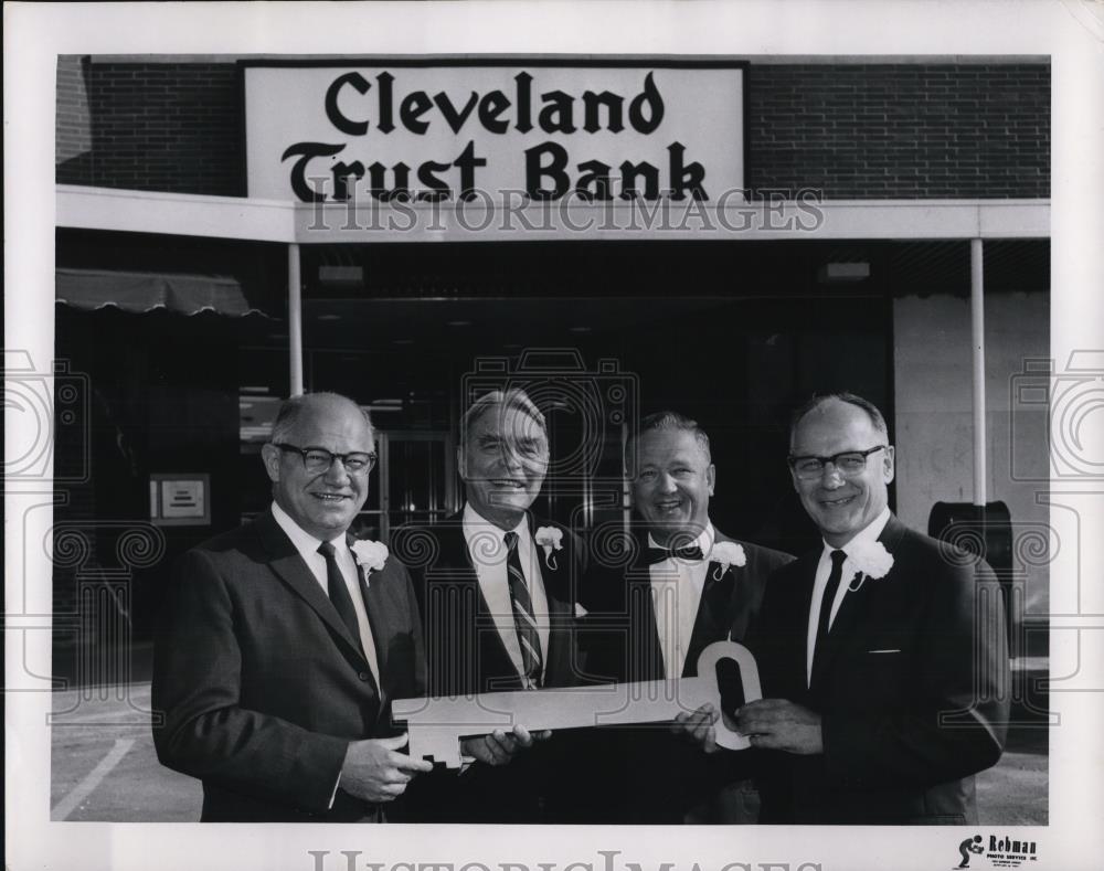 1963 Press Photo GF Karch Bank President of the Cleveland Trust Company - Historic Images