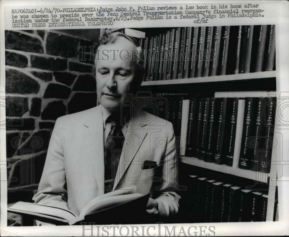 1970 Press Photo Judge John Fullam, reviews law book in his home - Historic Images