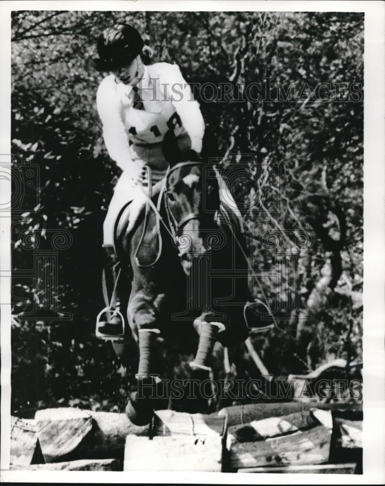 1968 Press Photo Princess Anne on Horseback, Windsor Steeplechase - Historic Images