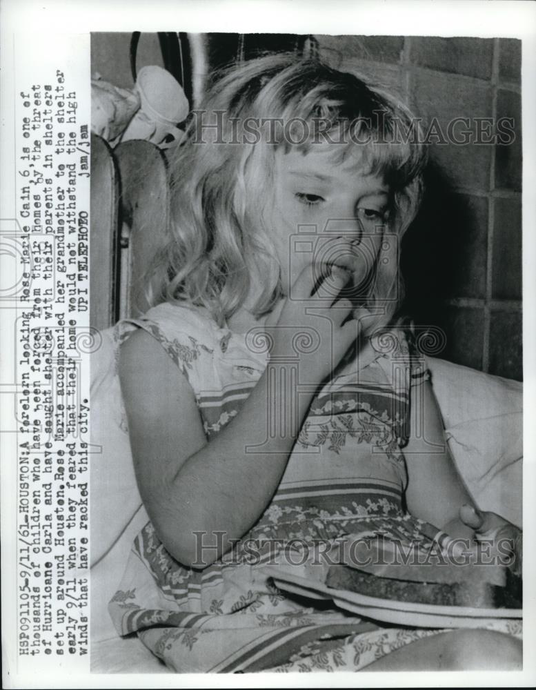 1961 Press Photo Rosemarie Cain one of the children in shelter set up in Houston - Historic Images