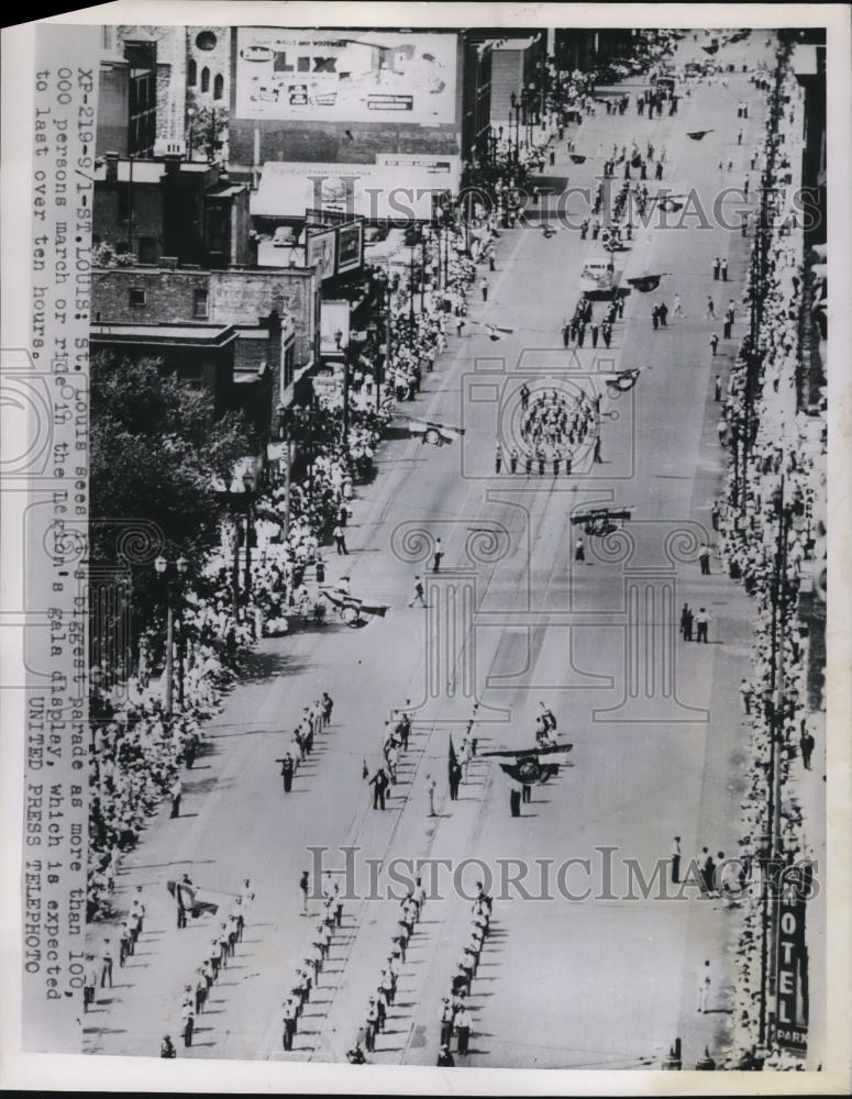 1953 Press Photo American Legion Gala Display Parade, St. Louis Missouri - Historic Images