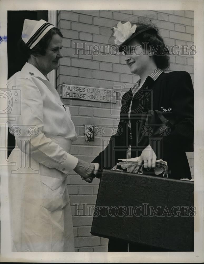 1941 Press Photo Nurse Krok arrives at U.S. Navy Medical Centers in Wash.D.C. - Historic Images