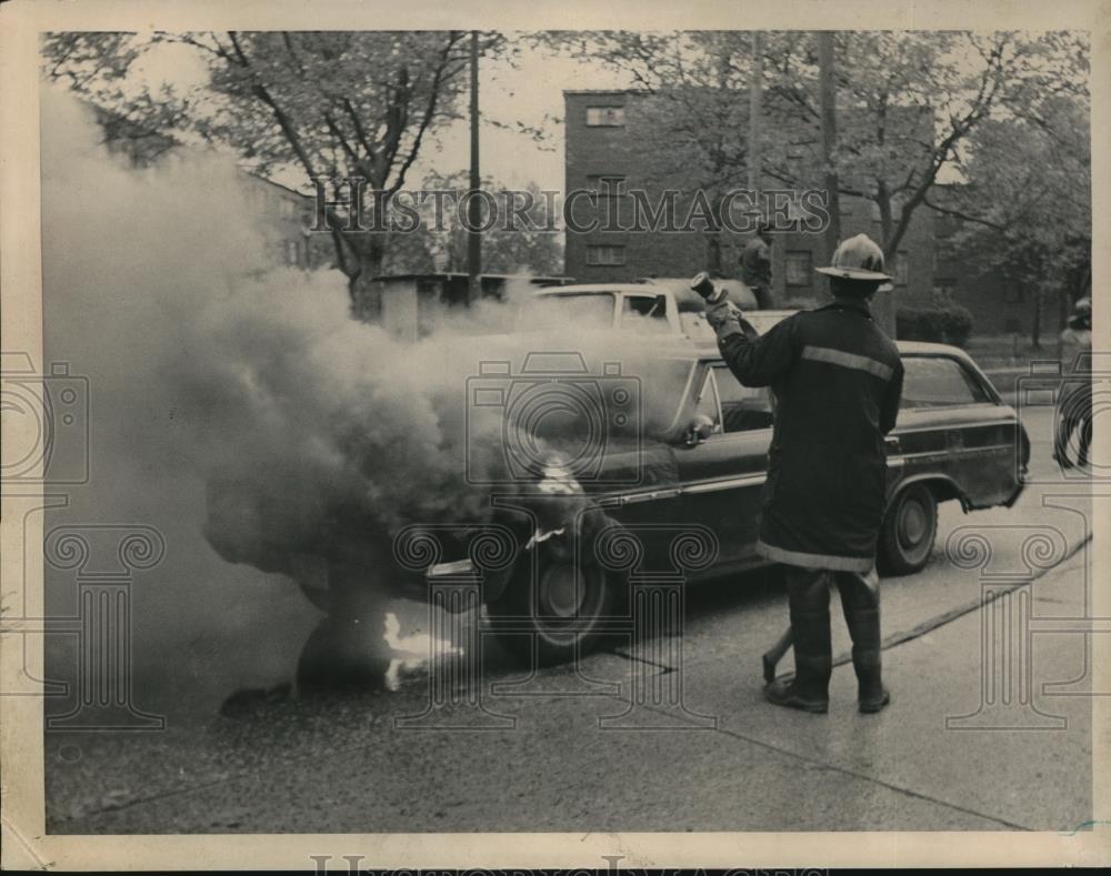 Press Photo Buick Station Wagon set on fire due to gas leak - Historic Images