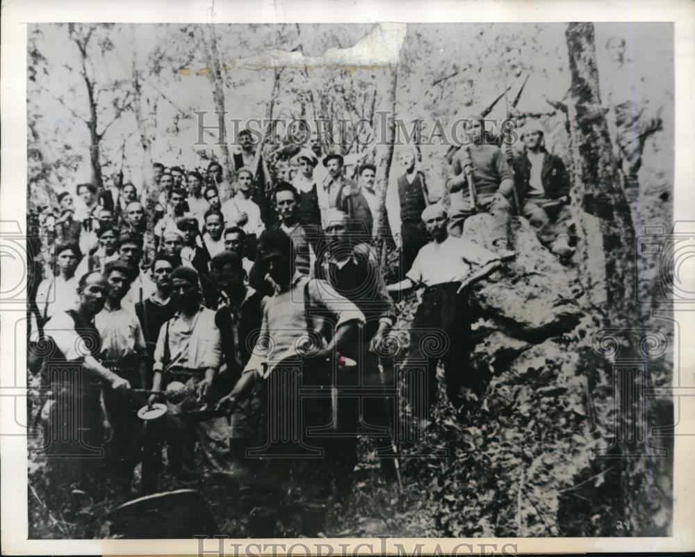 1944 Press Photo Band of Andartes hardly garbed but all armed with deadly rifles - Historic Images