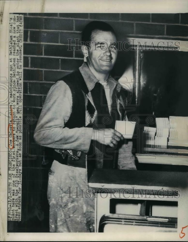 1949 Press Photo Joe Oklozvi returned to Bethlehem Steel after reaching contract - Historic Images