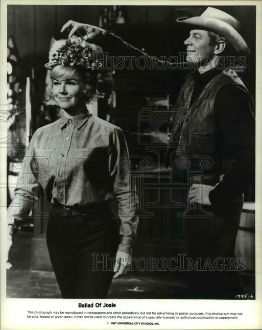 1967 Press Photo Doris Day & Peter Graves Ballad of Josie - Historic Images