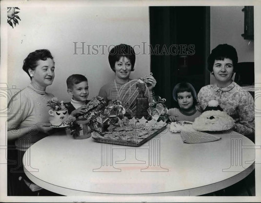 Press Photo St Mary Magdalene Guild Mrs White, Mrs Clemente, Mrs Mee - Historic Images