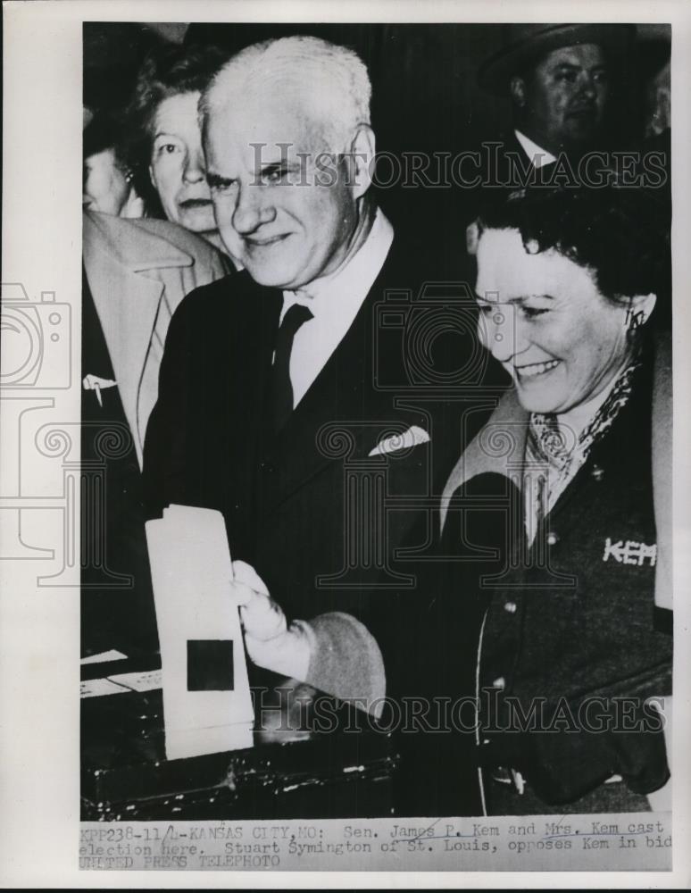 1952 Press Photo Kansas City Mo Sen James P Kem &amp; wife at election voting - Historic Images