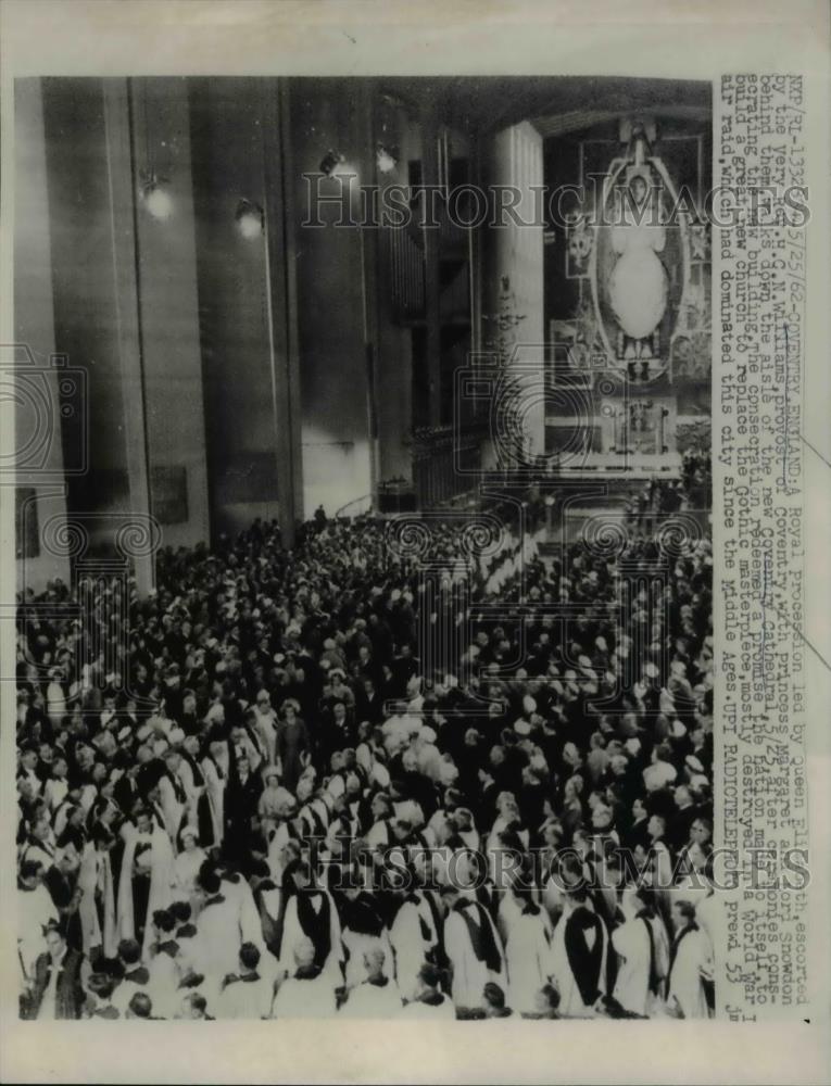 1962 Press Photo Coventry England Royal procession &amp; Queen Elizabeth - Historic Images