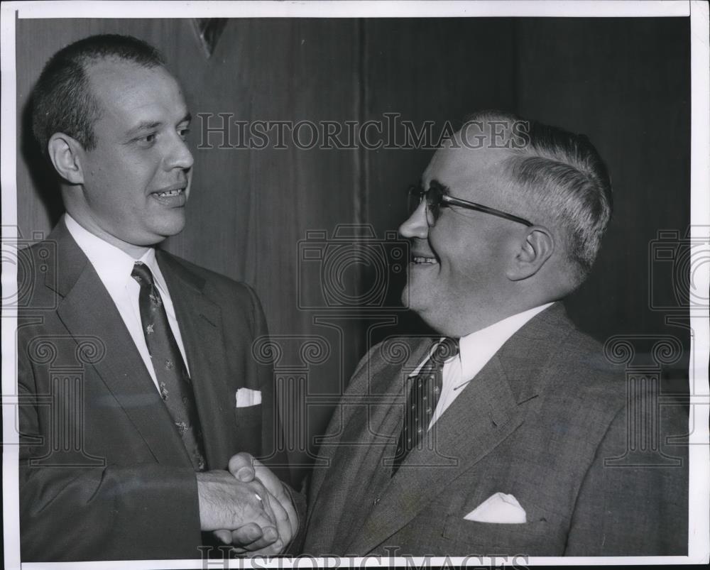 1956 Press Photo Robert C. Liebenow w/ Julius Mayer - Historic Images