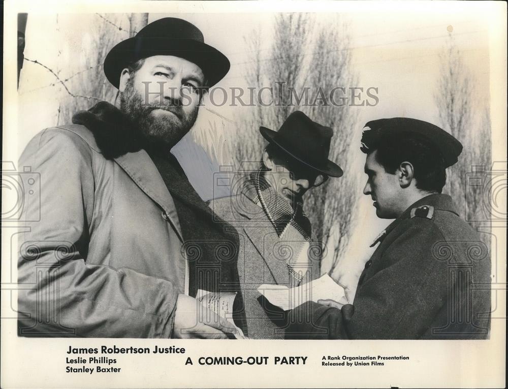 1963 Press Photo James Robertson Justice in A COMING-OUT PARTY - cvp26145 - Historic Images