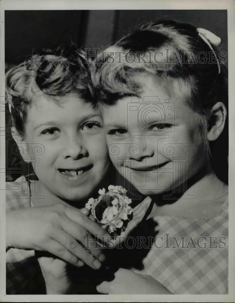 1968 Press Photo Shirley &amp; Sharon Otto of McKinley School - Historic Images