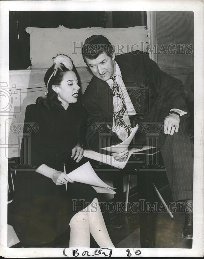 1945 Press Photo Jay Jostyn & Vicki Vola in Mr District Attorney - cvp26684 - Historic Images