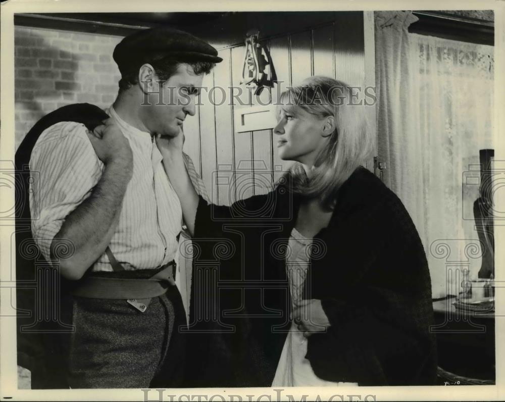 1966 Press Photo Rod Taylor & Julie Christie in Young Cassidy - cvp29136 - Historic Images