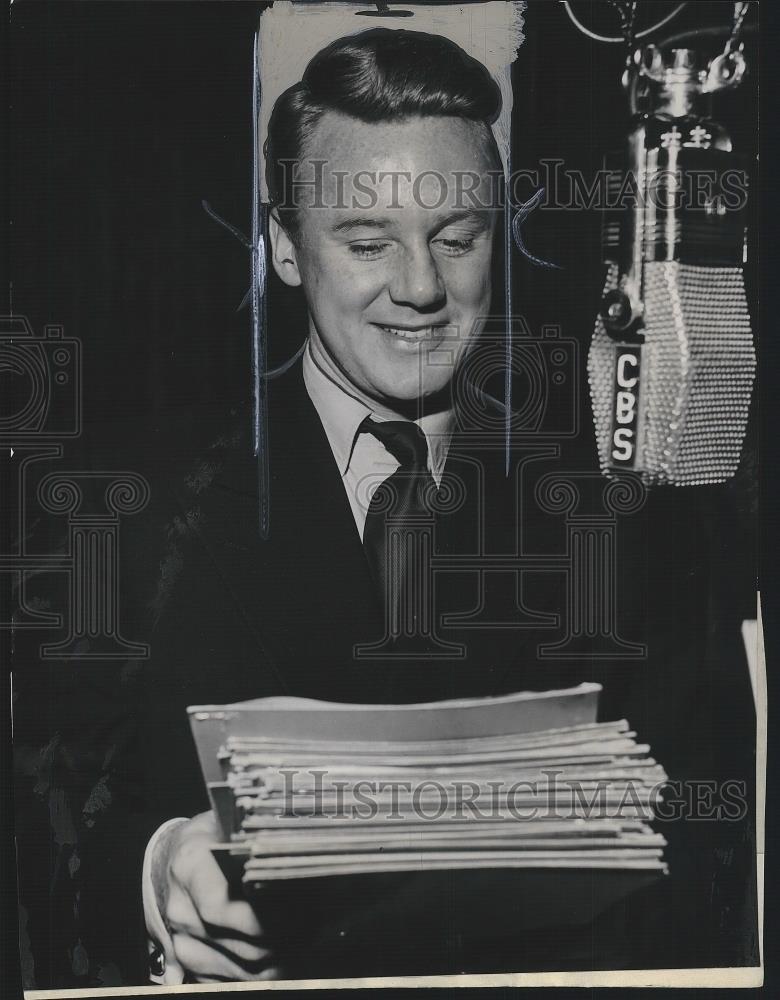 1949 Press Photo Van Johnson on Lux Radio Theater - cvp26755 - Historic Images