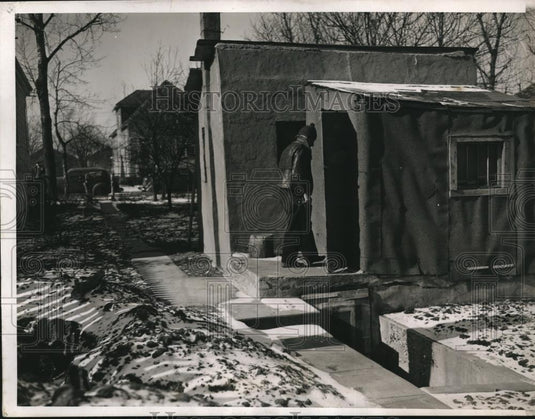 1938 Press Photo Ulrich Olson at his tint Chicago home - Historic Images