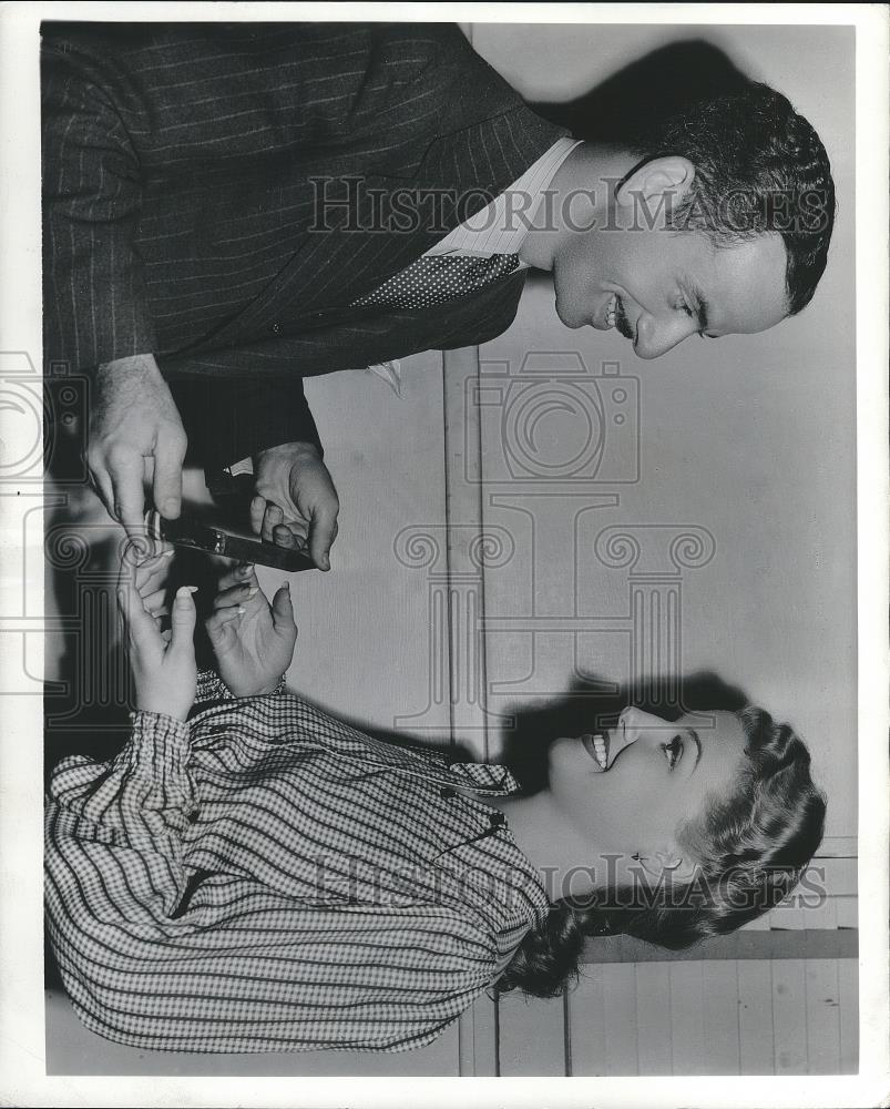 1943 Press Photo Captain Gerard Lambert in George Washington Slept Here - Historic Images