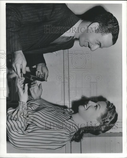 1943 Press Photo Captain Gerard Lambert in George Washington Slept Here - Historic Images