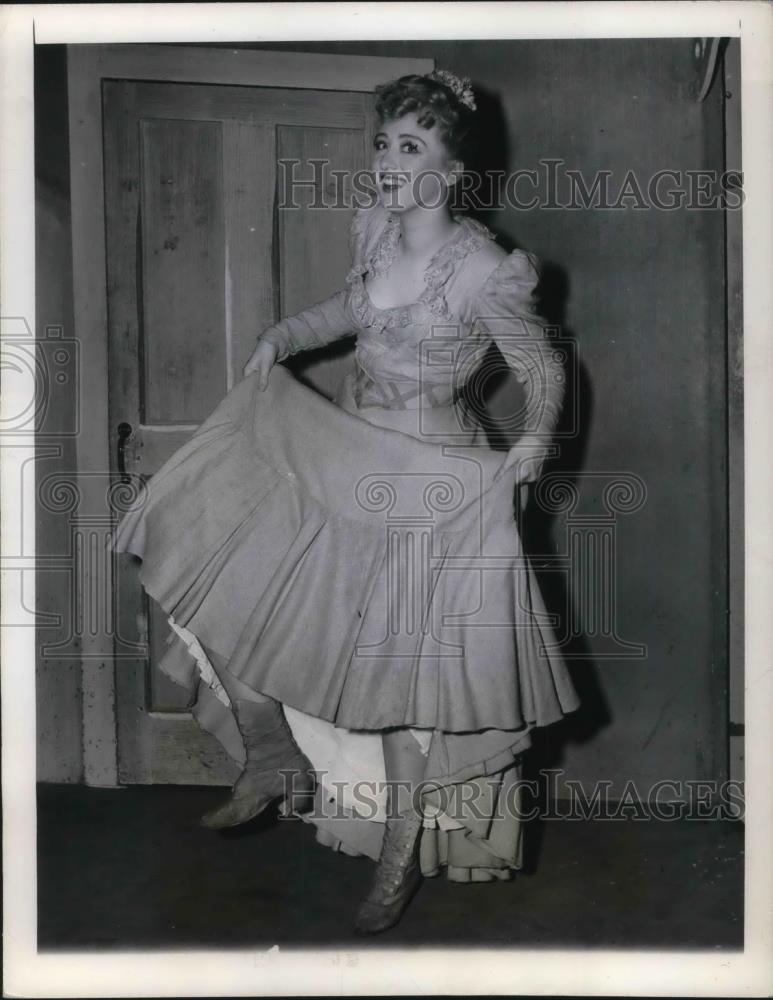 1943 Press Photo Celeste Holm in Oklahoma - cvp24035 - Historic Images