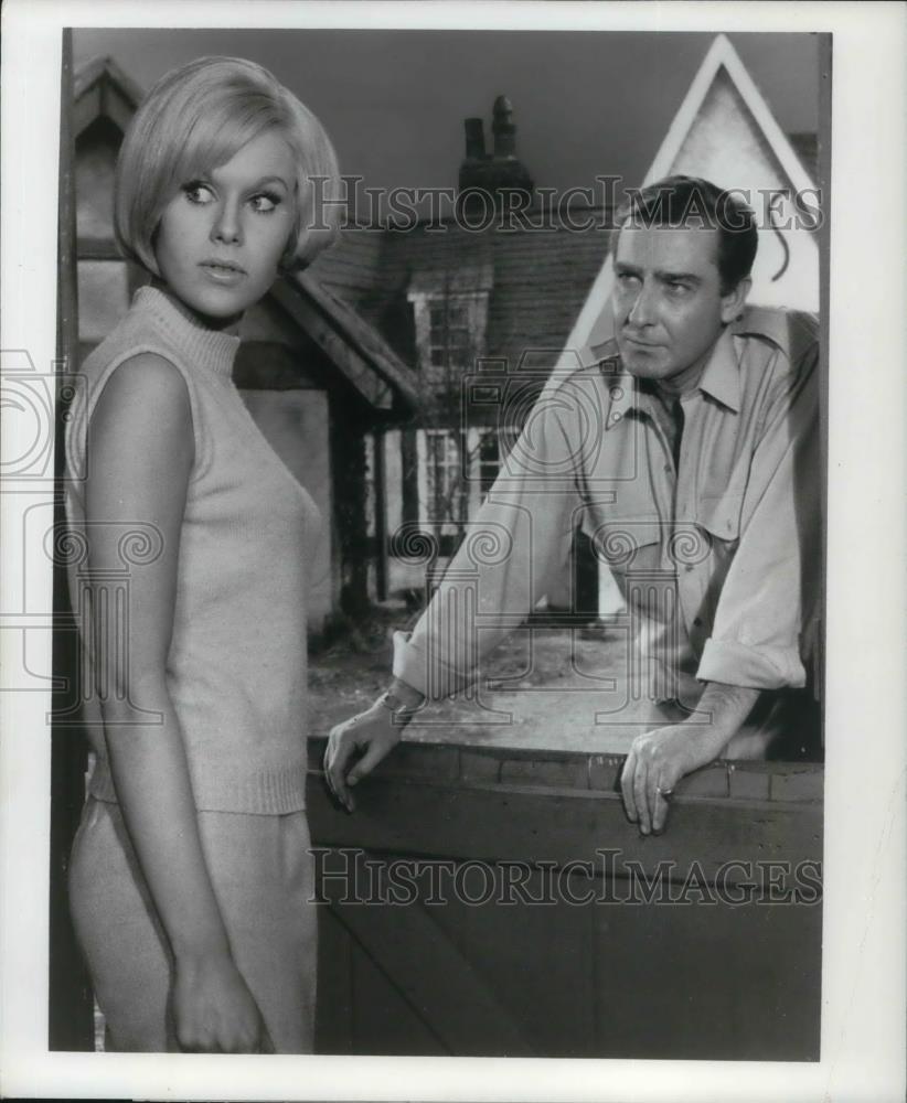 1969 Press Photo Suzanna Leigh Guy Doleman in The Deadly Bees - cvp23567 - Historic Images