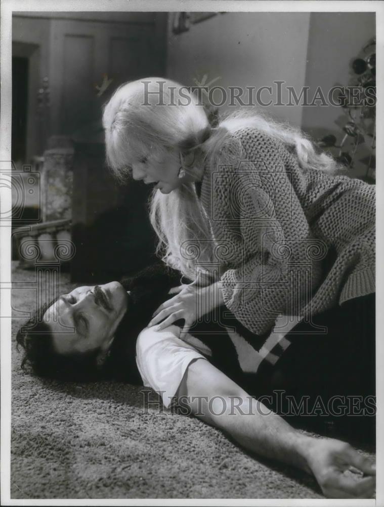 1967 Press Photo Jack Palance and Diana Hyland star on Run for Your Life - Historic Images
