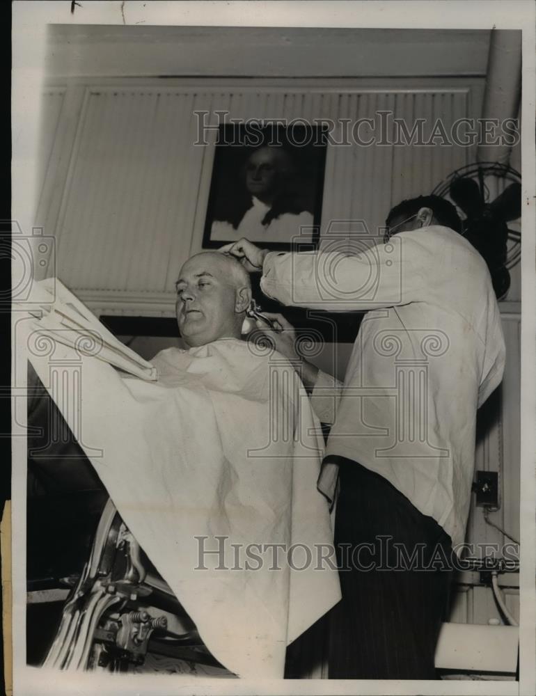 1939 Press Photo James Pope having haircut in the Senate Office Building Barber - Historic Images