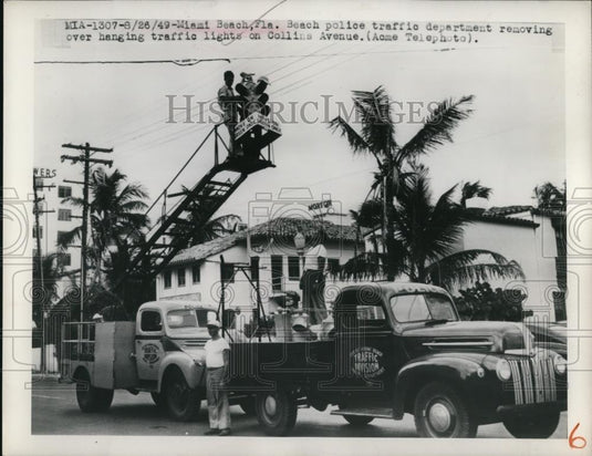 1949 Press Photo The removal of the Collins Avenue traffic lights - Historic Images