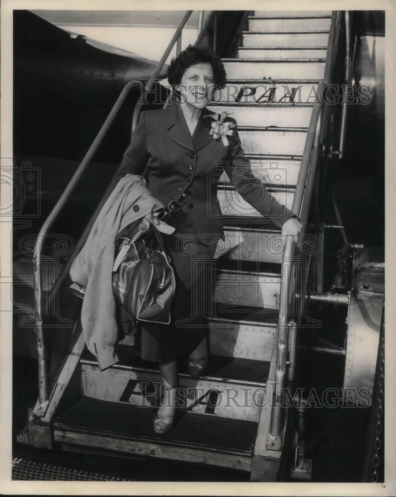 1951 Press Photo Dorothy Fuldheim - cvp20622 - Historic Images
