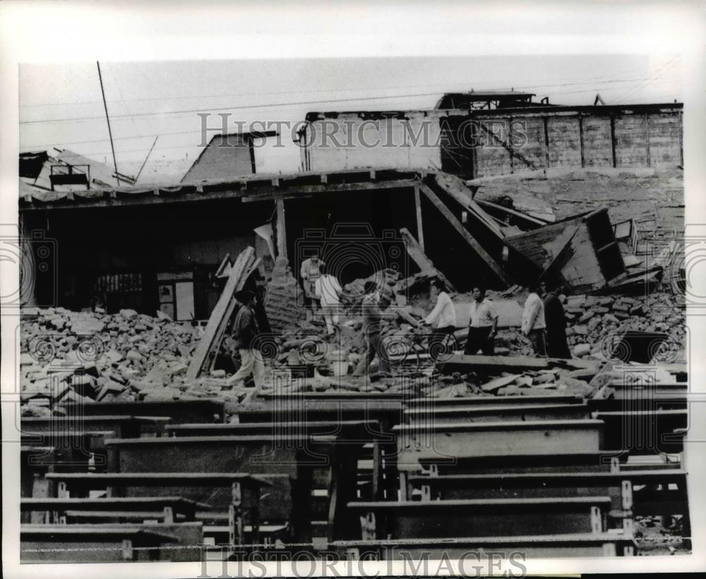 1970 Press Photo Aftermath of the Devastating Earthquake at Chimbote Peru - Historic Images