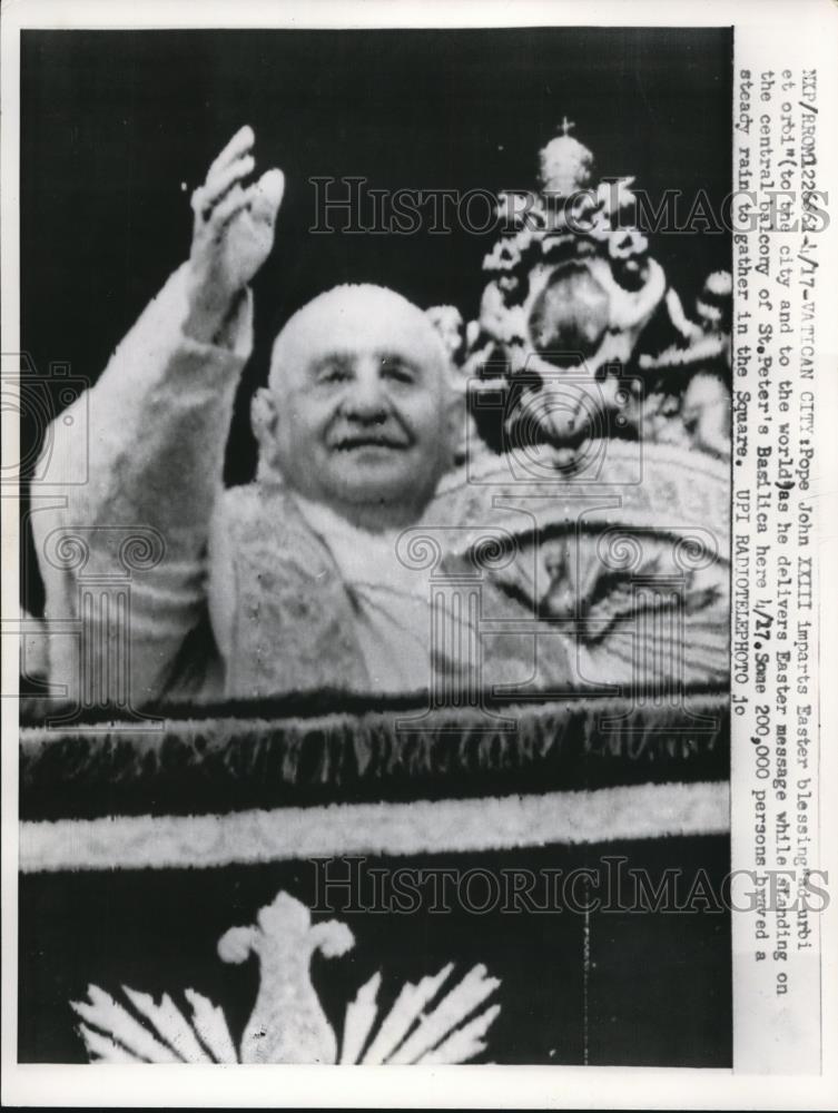 1960 Press Photo Pope John XXIII imparts Easter blessing during Easter message - Historic Images