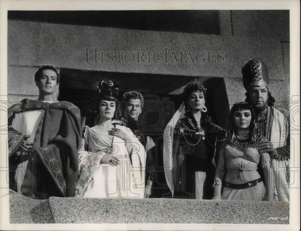 1961 Press Photo Hurd Hartfield, Vivian Lindford in King of Kings - cvp20009 - Historic Images