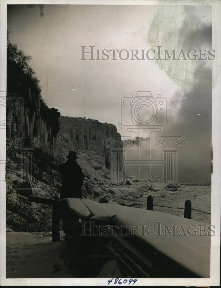 1939 Press Photo The icily falls of Niagara during the winter season - Historic Images