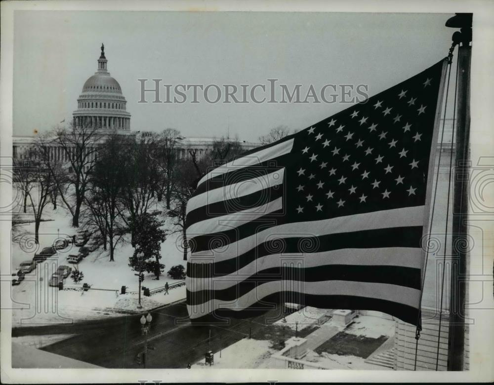 1962 Press Photo Washington Old Glory Billows Out Snow Frosted Capitol Dome - Historic Images