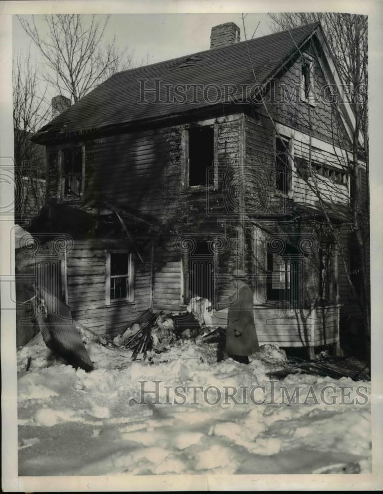 1948 Press Photo Fort Washington New York Two-Story House Fire Killed 4 People - Historic Images