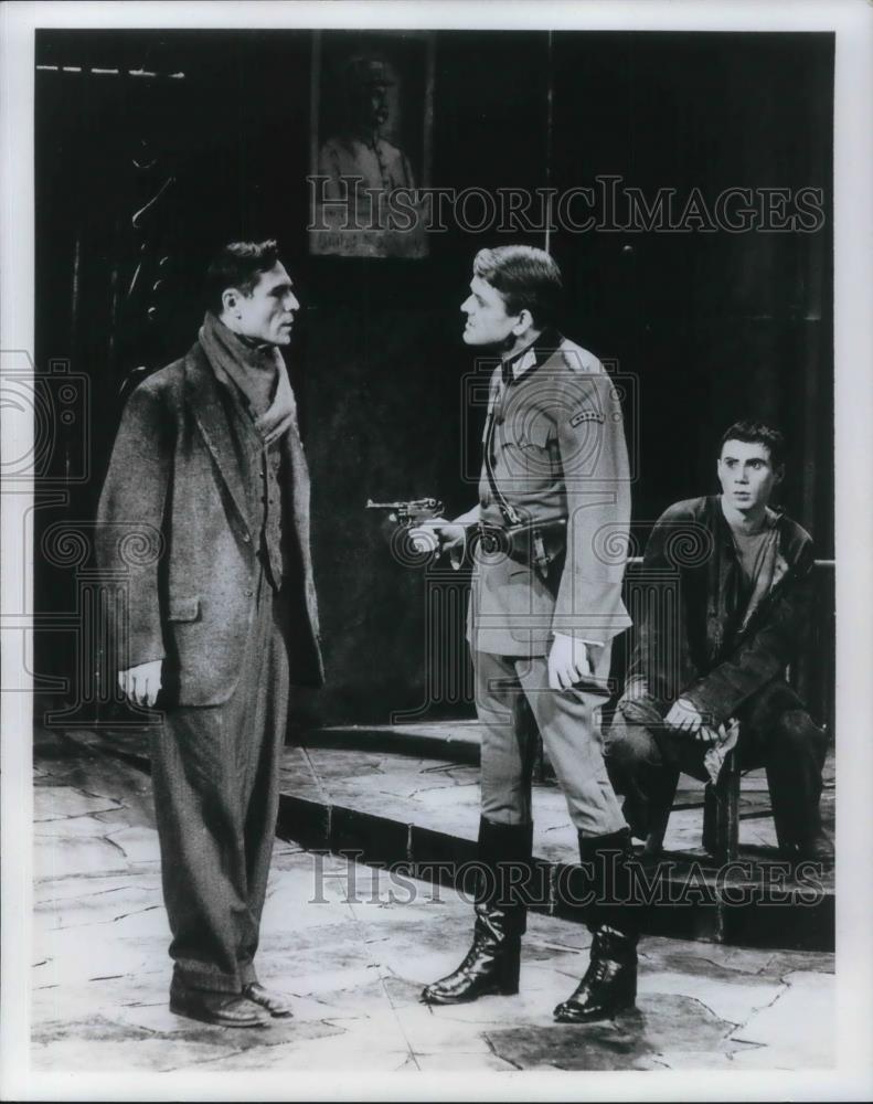 1965 Press Photo Hal Holbrook &amp; Joseph Wiseman in Incident at Vichy - cvp24157 - Historic Images