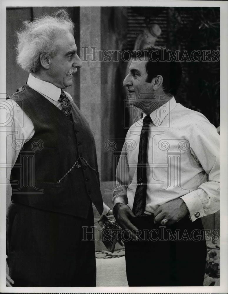 1969 Press Photo Hans Conried and Danny Thomas on Make Room for Granddaddy - Historic Images
