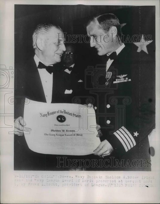 1953 Press Photo Navy Capt Sheldon Brown & League Pres Frank Hecht - Historic Images