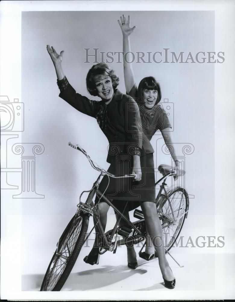 1965 Press Photo Eve Arden &amp; Kaye Ballard in The Mothers in Law - Historic Images