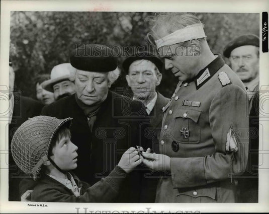1965 Press Photo "Up From The Beach" - Historic Images