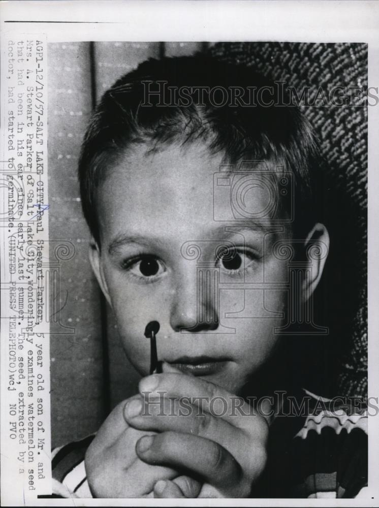 1958 Press Photo Five year old, Paul Stewart Parker wanders with the melon seed - Historic Images