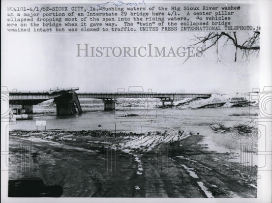 1962 Press Photo Sioux City Ia waters of Big Sioux River washed out a major - Historic Images