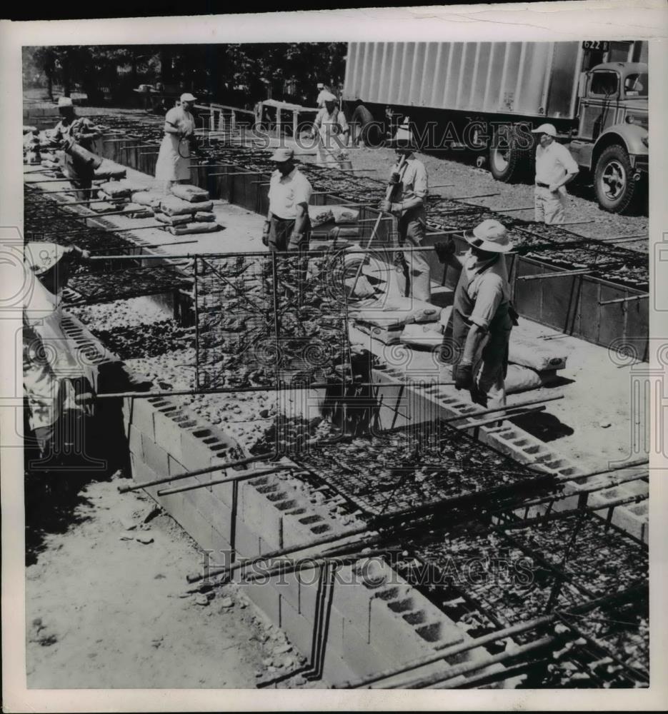 1953 Press Photo Belfast Me The annual State of Maines Broiler festival Barbecue - Historic Images