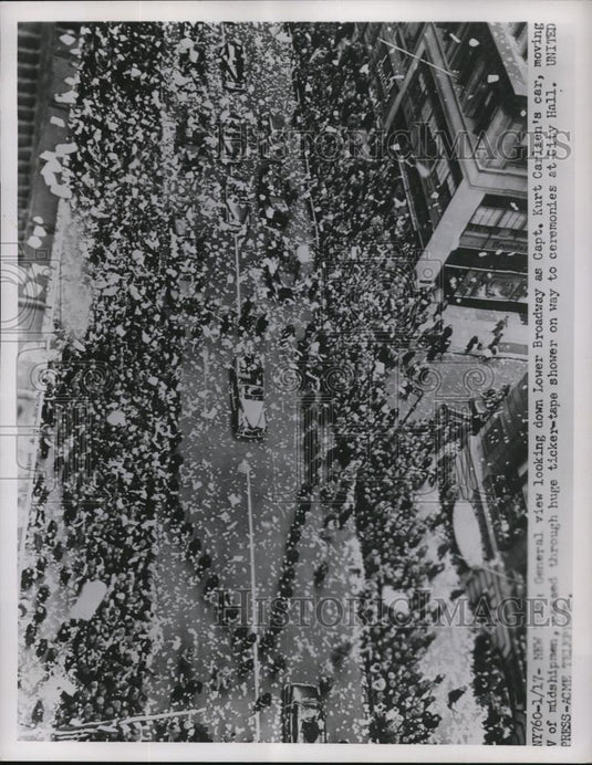 1952 Press Photo Capt. Kurt Carlien's car, moving of midshipmen passed through - Historic Images