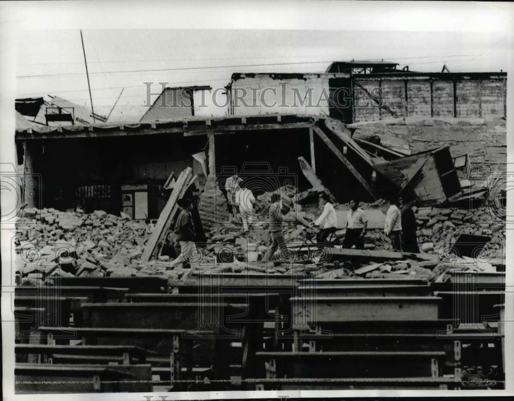 1970 Press Photo Aftermath of the Devatating Earthquake at Chimbote Peru - Historic Images