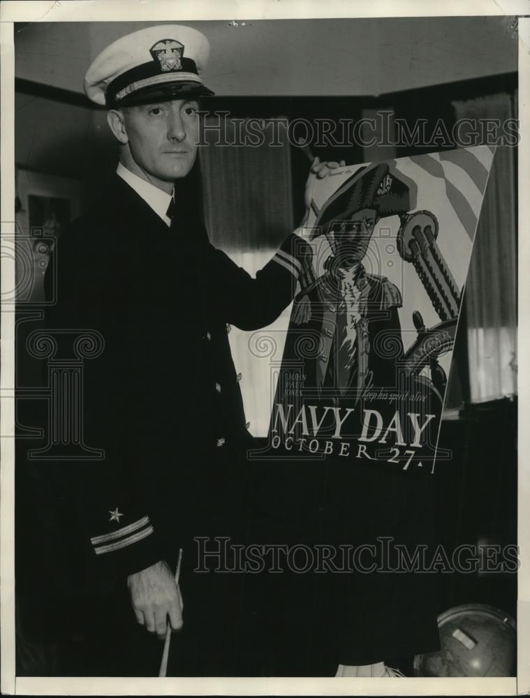 1934 Press Photo Lt Arthur Beaumony USNR paints recruiting posters - Historic Images